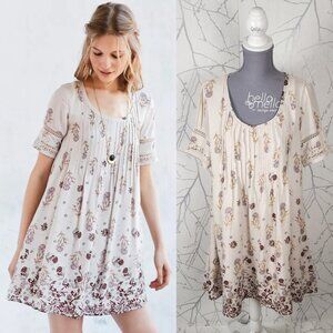 Ecote Ivory Floral Print Pinktuck Pleated Flowy Swing Dress